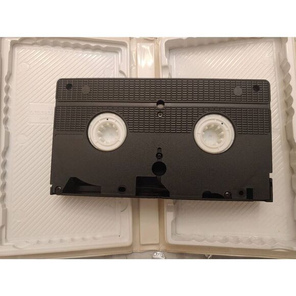 Walt Disney POCAHONTAS VHS Tape (Clamshell) 1995 - Picture 6 of 7